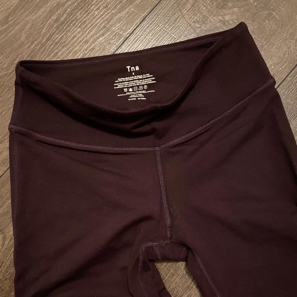 Aritzia TNA Stride Legging - Picture 3 of 5